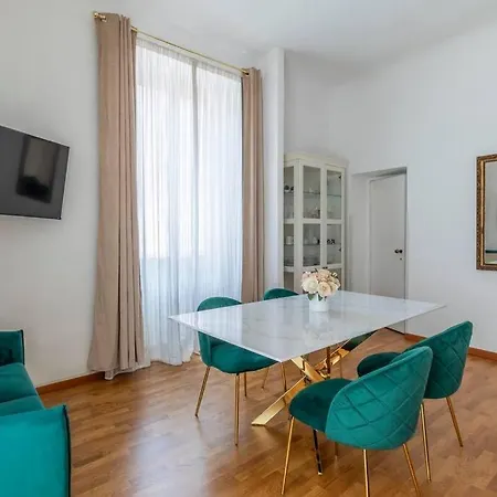 Apartment 2 Minutes From The Colosseum - Luxury Rome
